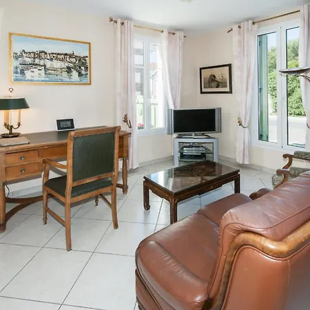 Maison Proche Du Marche - 8798 *